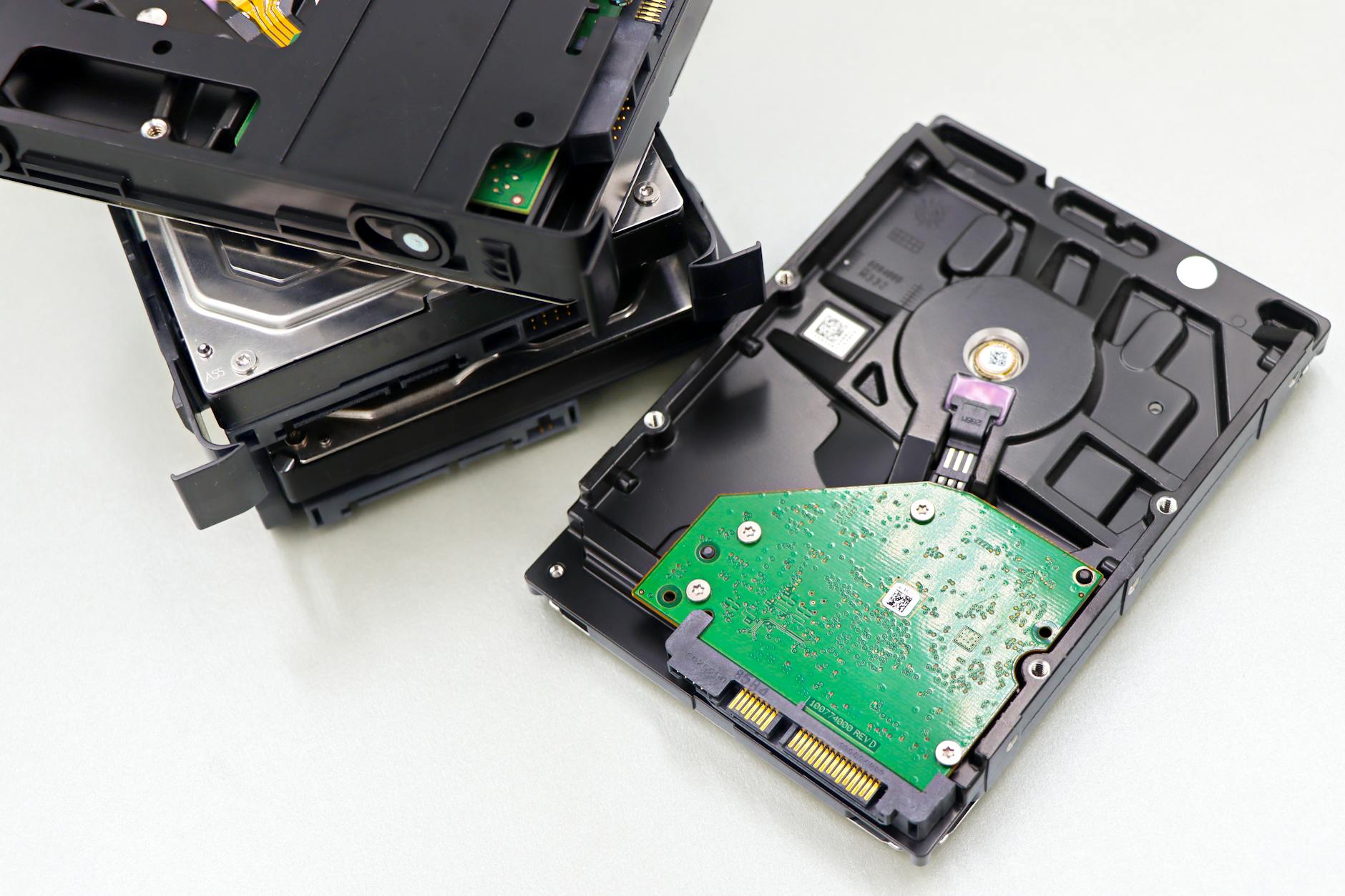 Computer storage device highlighting digital storage technology
