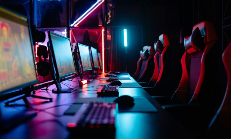 A gaming PC desktop setup with monitors displaying a game at 1440p resolution
